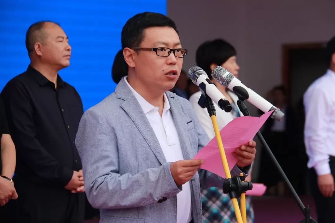 教师代表长治一中教师王志明发言景区代表欢乐太行谷总经理张梦楠发言