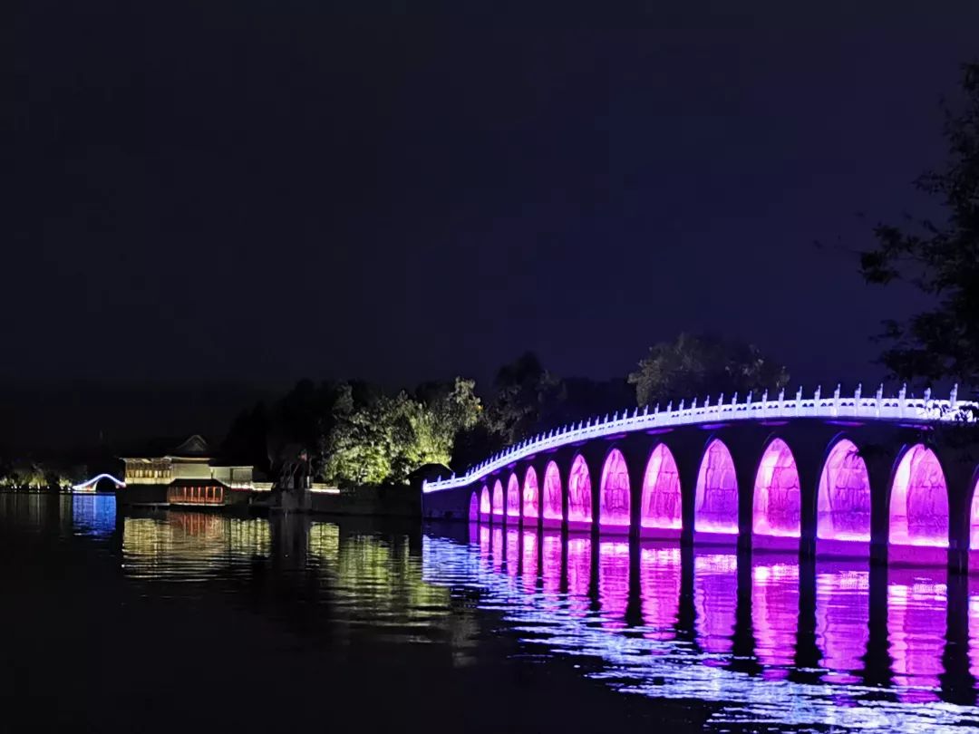 的灯光,高调的颜值花好月圆人团圆万家灯火庆中秋颐和园的十七孔桥,亮