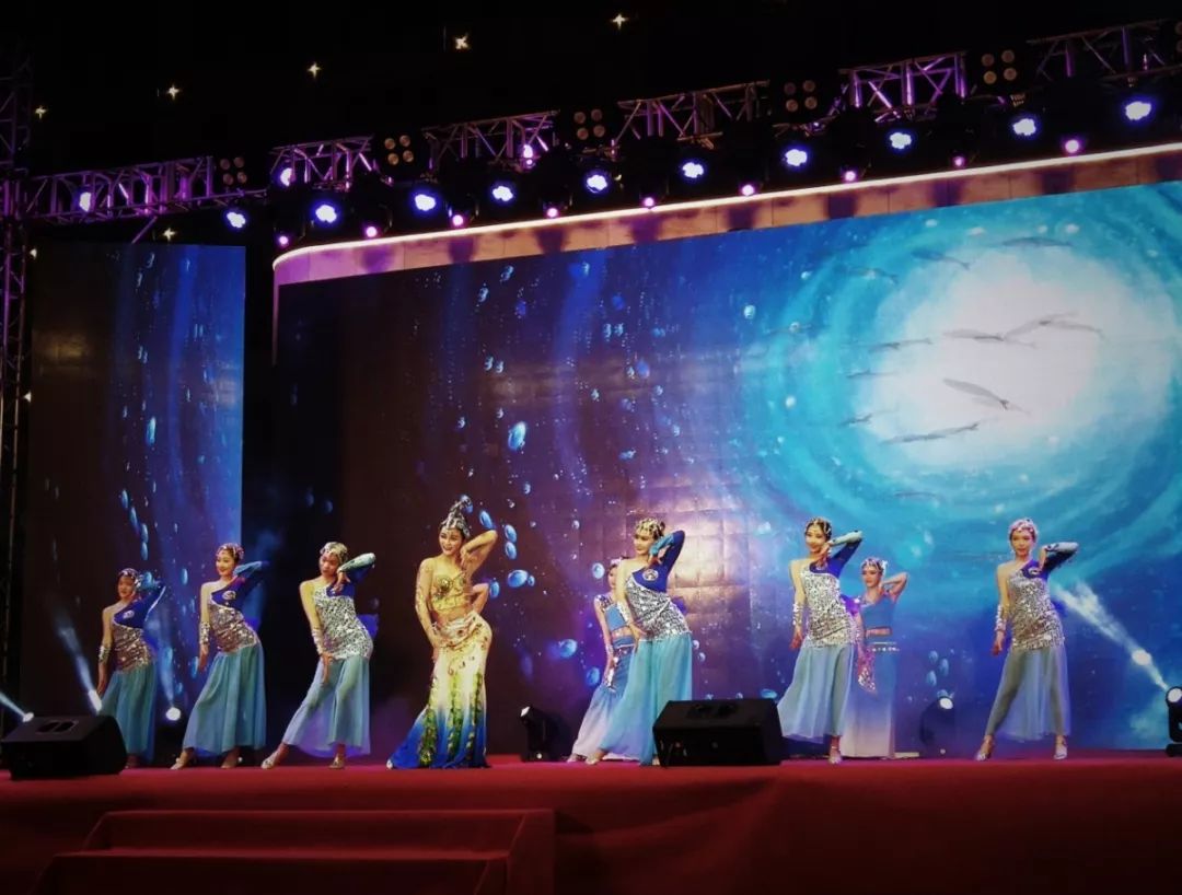 家019月14,15日晚粤桂两地艺术家,中国荷兰两国艺术家联袂演绎的两台