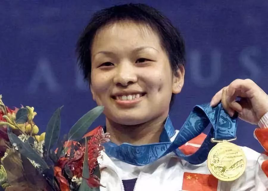 月,在举世瞩目的悉尼奥运会上,第一次参加奥运会的湘西土家族姑娘杨霞