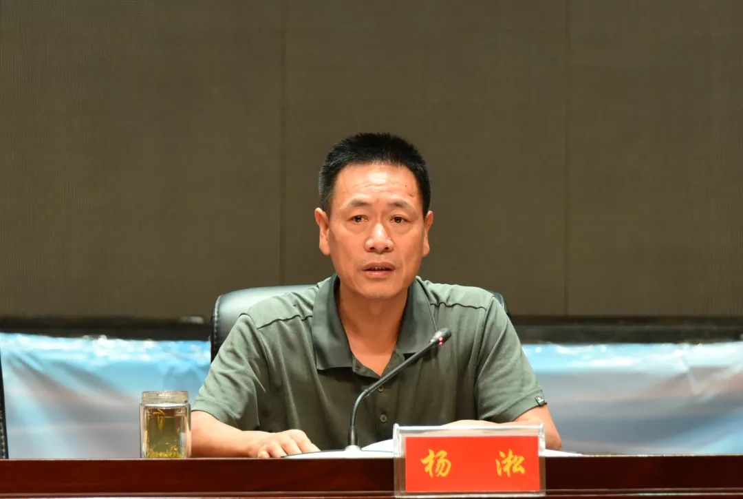 9月12日,全县干部大会暨县扶贫领导小组第五次会议在绥江会堂召开