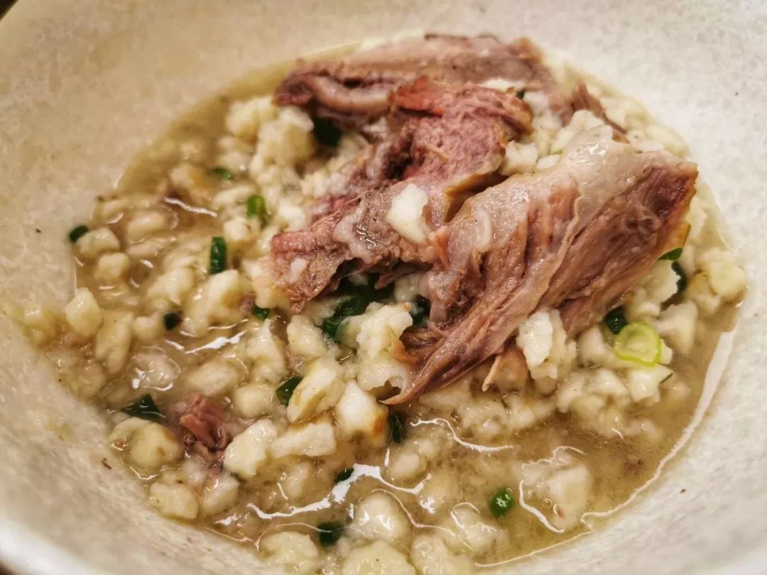 水围城","口汤"还有"干刨"汤汁的量也是各种讲究掰好馍选好要吃泡馍