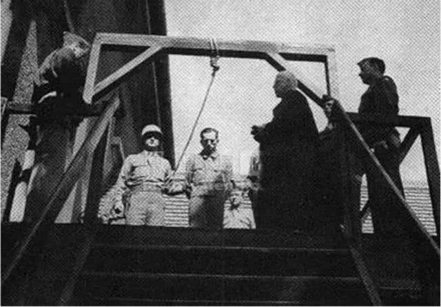 日本甲级战犯绞刑现场图片
