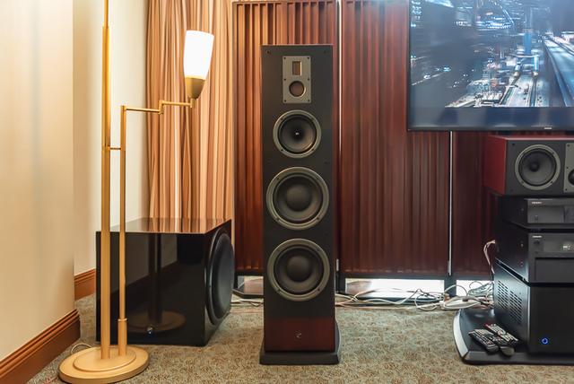 惠威亮相2019上海国际音响展首次展示新品音箱ts300h8