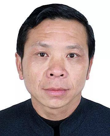 姓名:黄慎红性别:男身份证:3621231966****3634住址:信丰县小江镇莲
