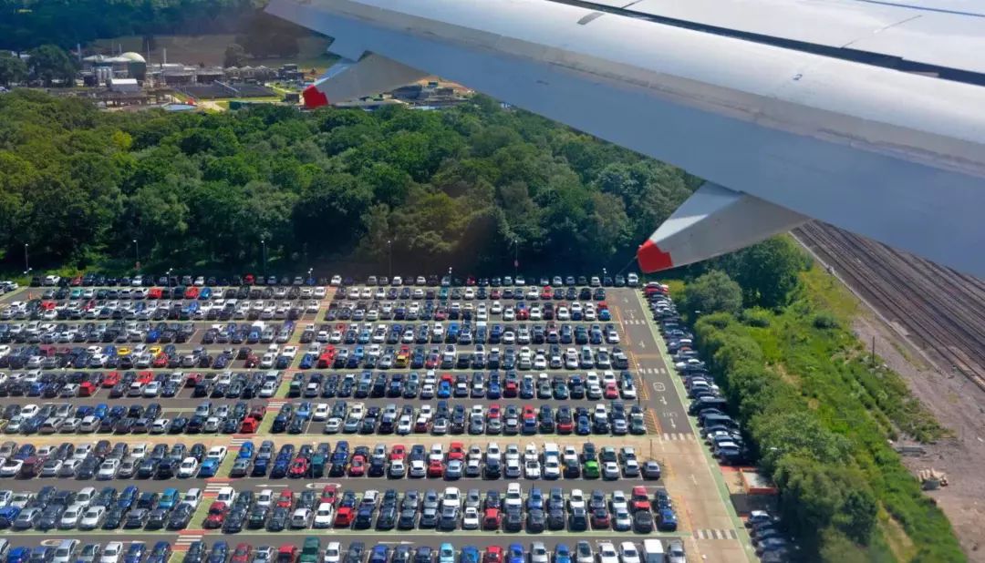 停车难不再难看新技术如何破解机场停车难题