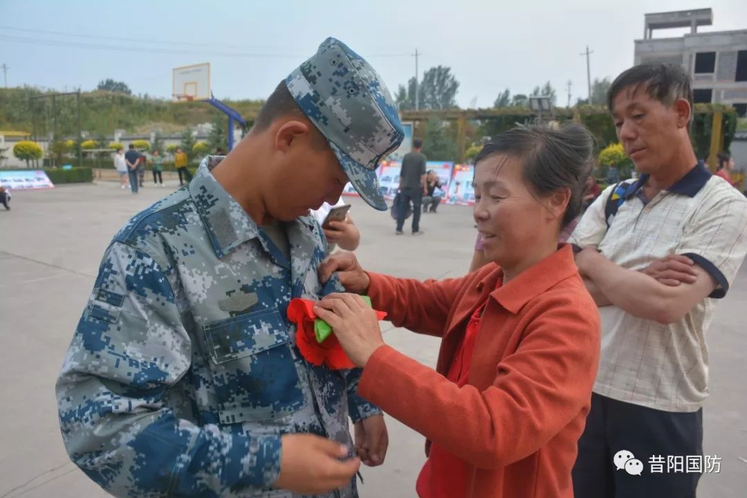昔阳60名入伍新兵欢送会现场光荣