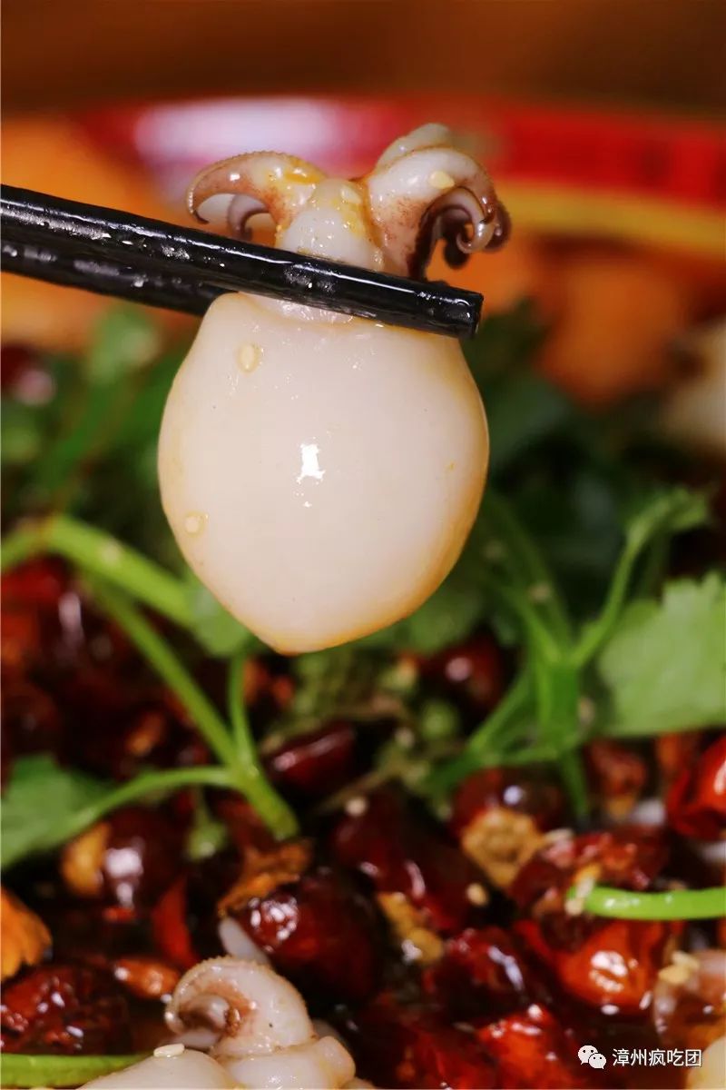 鲜虾,墨鱼仔,东山小管的组合鲜味在一瞬间汇合随时给你带来视觉,味觉