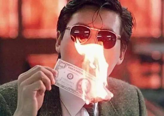 发哥——周润发,周润发在英雄本色中,扮演的是小马哥.