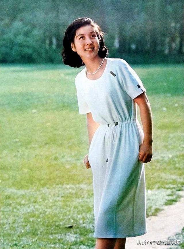 80年代的女明星,老照片中的吴海燕,恰如白莲花盛开在荷塘里