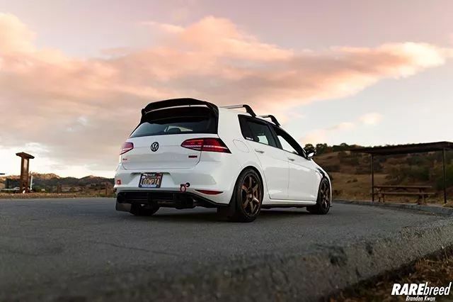 轮上390马力的手动挡高尔夫gti换上te37轮毂真是帅气逼人