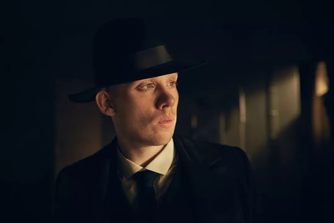 老三约翰·谢尔比,心性单纯,出手凶残,剃刀党三把手(第四季gg).