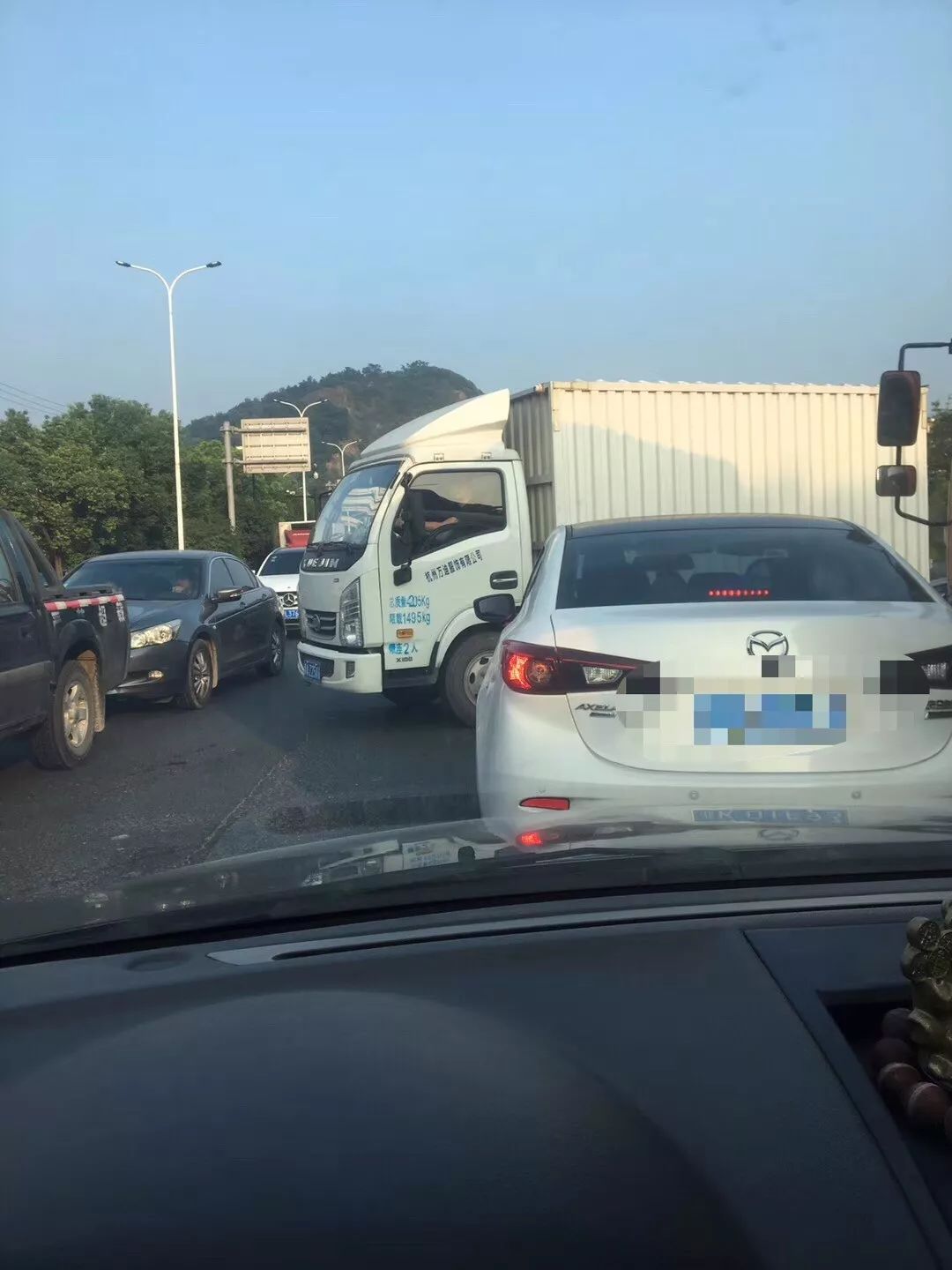 欲哭无泪中秋节上午9点高速入口堵了几公里