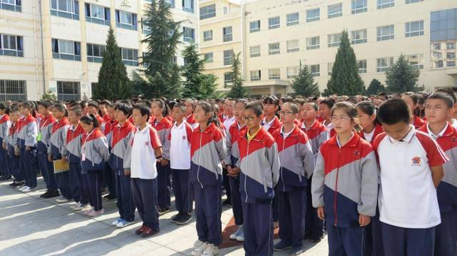 超震撼镇原城关中学拍到的一幕