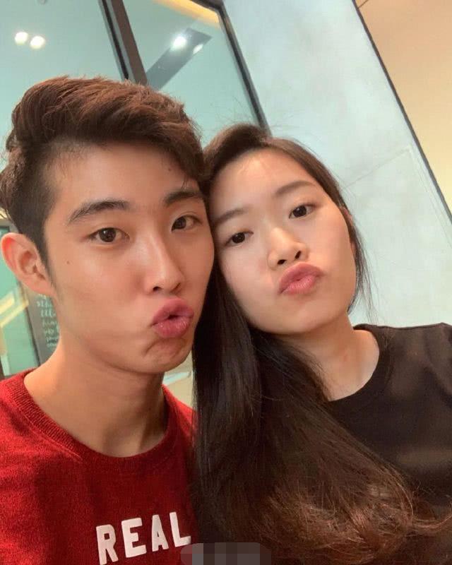 郎才女貌很般配又一羽毛球名将公开恋情与女友嘟嘴卖萌秀恩爱