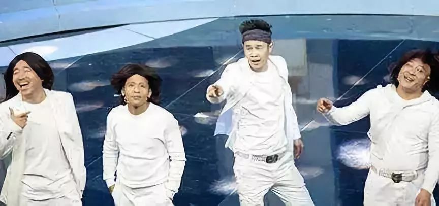 后有东北f4中宋小宝,小沈阳,刘小光都曾被传出过与粉丝过夜,甚至有人