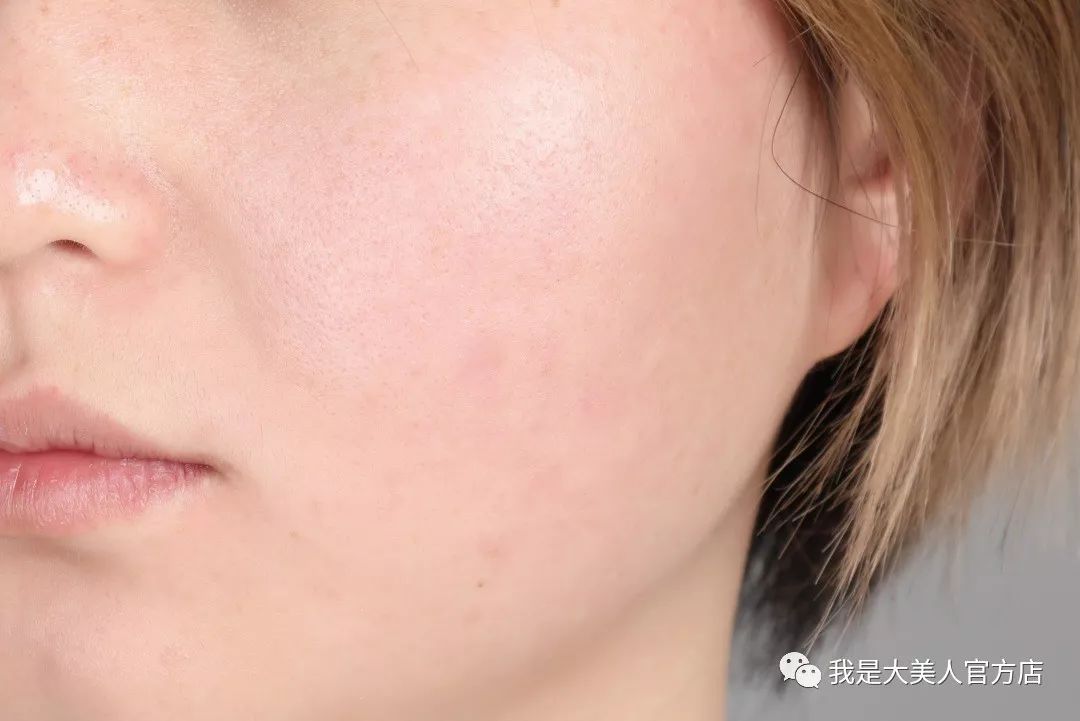 不过这也能理解,毕竟妆卸不干净的话,残留的彩妆累积在毛孔里,不但会