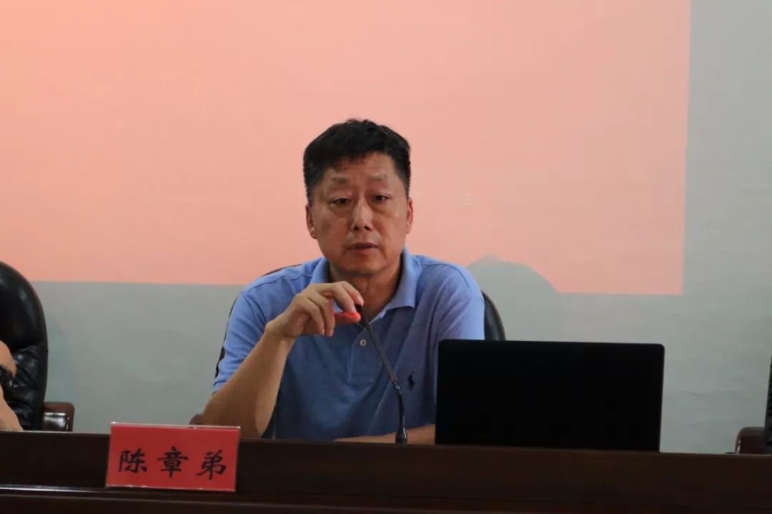 弘扬师德师风净化教育环境艾青中学新学期师德师风教育大会