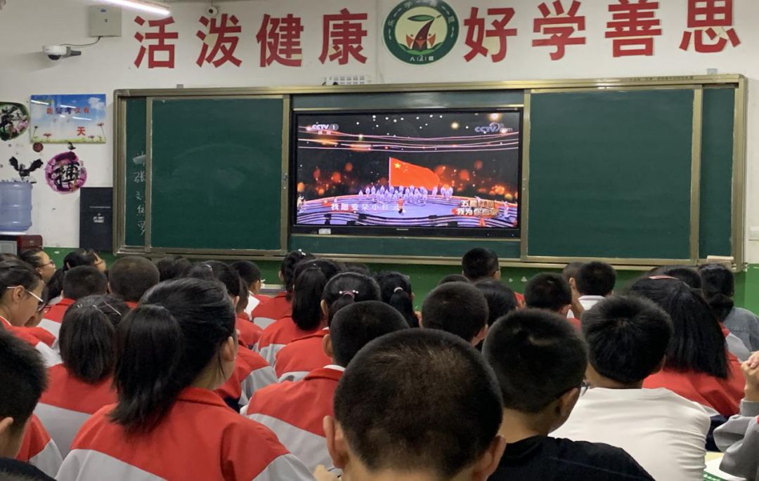 超震撼镇原城关中学拍到的一幕