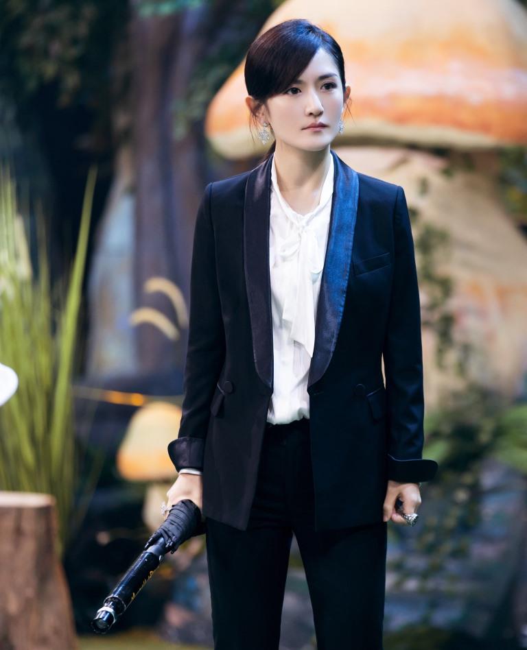 38岁谢娜不再装嫩,穿西装扎马尾成熟稳重,这才是当妈该有的样子