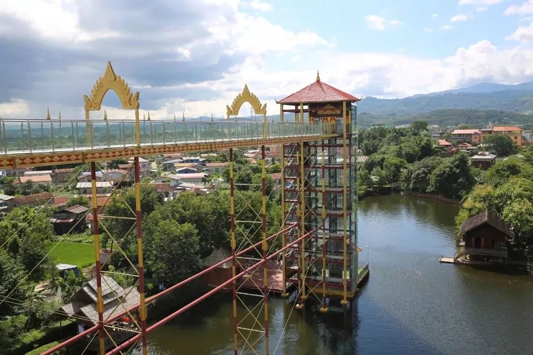 荡个秋千就能出国