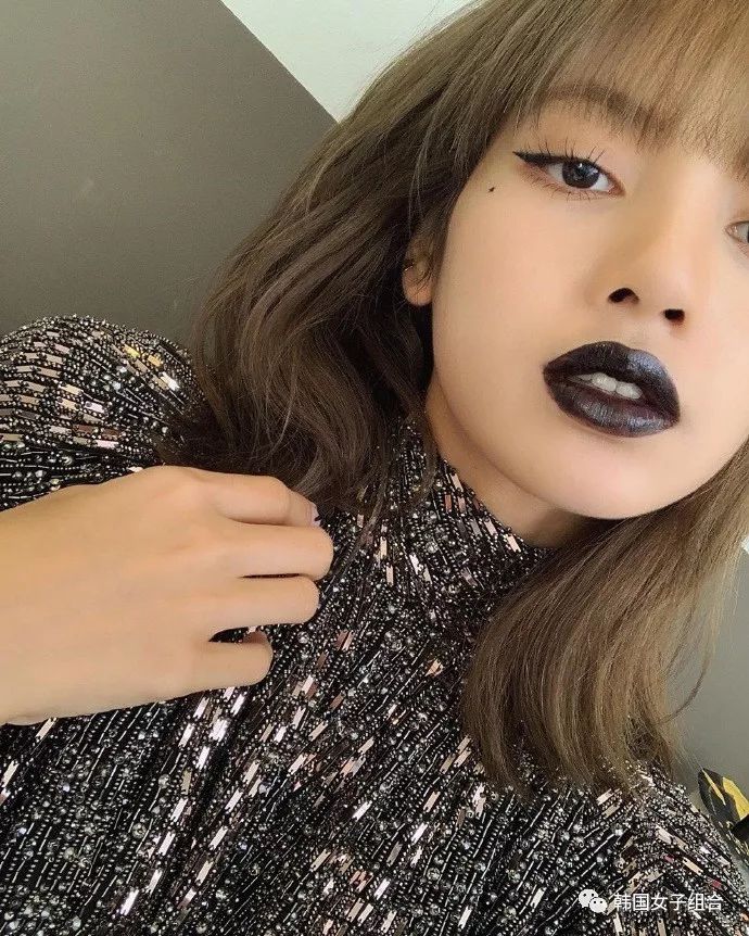 黑唇也hold住女团爱豆的死亡黑魔鬼色