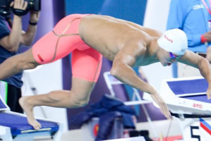 潮流引领者孙杨穿透视豹纹泳裤亮相网友对孩子好吗