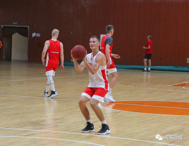 国际篮球对抗赛即将开战进场请注意