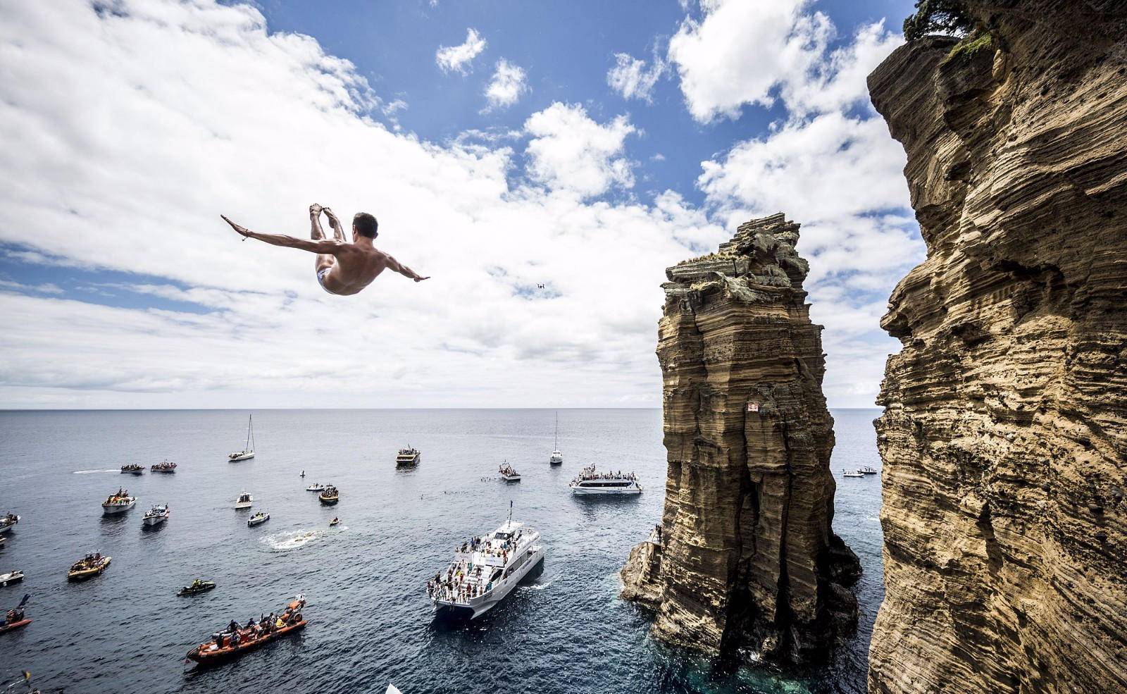 悬崖跳水,一项与死神拥抱的运动!
