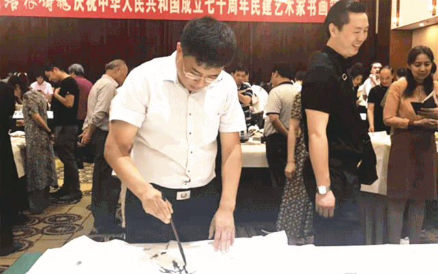 参加艺术作品展开幕式和笔会的部分艺术家我省入选本次艺术作品展