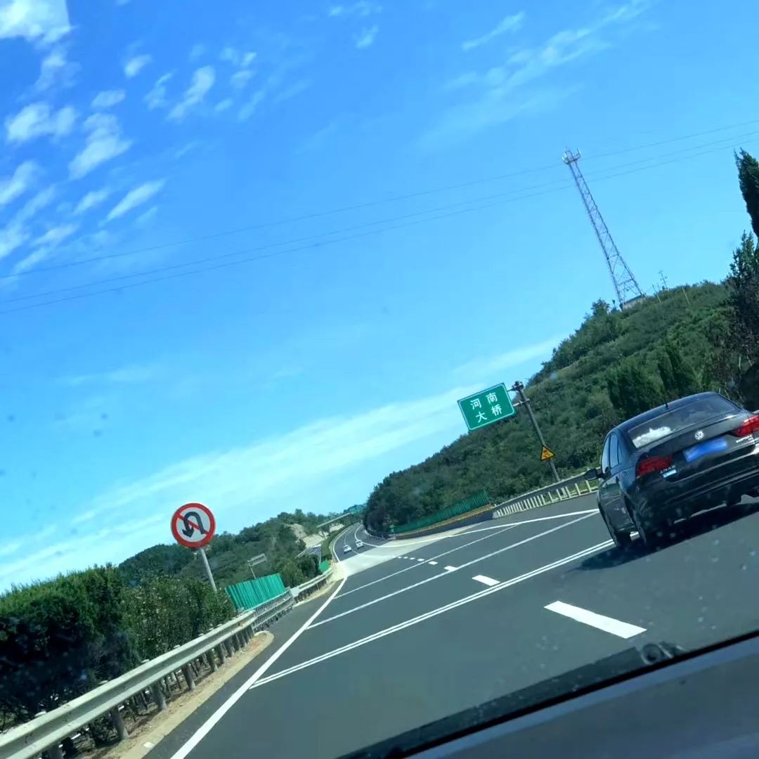 震撼鱼鳞云景观瞬间刷爆朋友圈,让人看了心旷神怡,仿佛进入童话般的