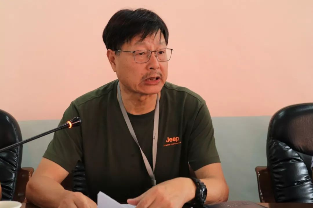 弘扬师德师风净化教育环境艾青中学新学期师德师风教育大会