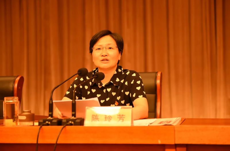 陈玲芳指出,我县历来高度重视教育工作,坚持教育优先发展,全县教育