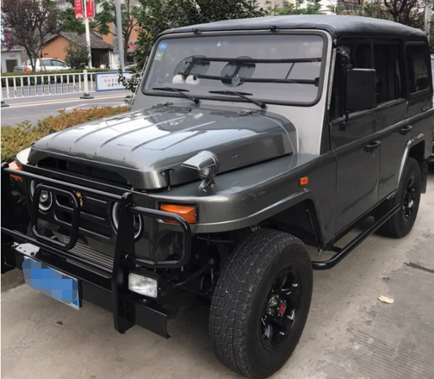 全新柴油版北汽bj212来了硬顶酷黑大尺寸轮毂帅气不输吉姆尼