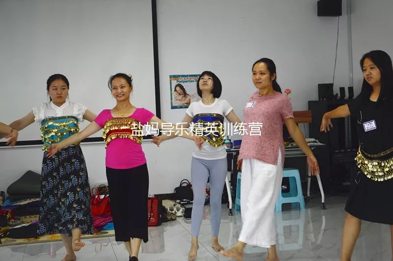 一位妇产科医生说想要教生育舞蹈还得跟着创始人斯蒂芬妮学习