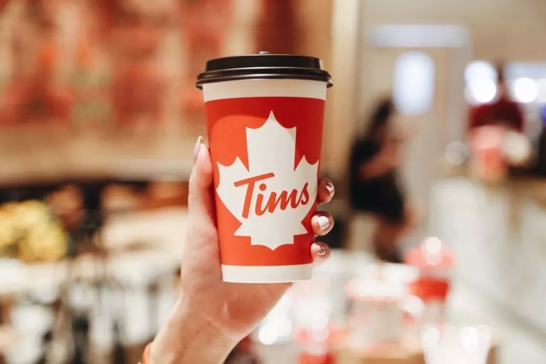 凌晨四点排队霸屏ins和小红书的网红tims咖啡在正弘城上演真香现场