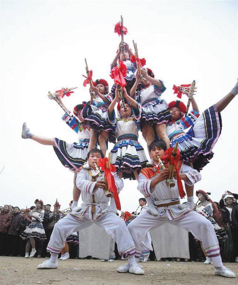 苗族芦笙舞中难度最大的滚山珠竟是一部跳动的历史画卷