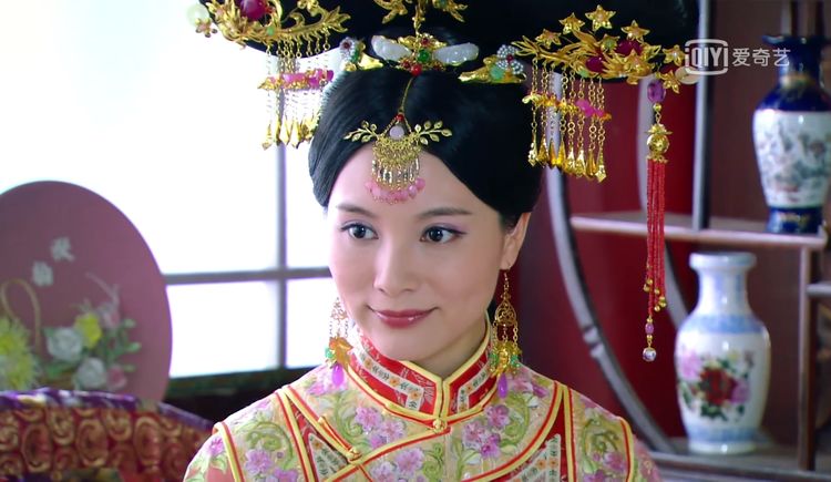 多情江山:皇贵妃灵珠华丽丽的7大造型,旗装鲜艳,头饰更奢华
