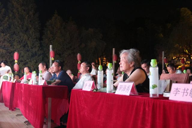 重庆家风街"凤舞中秋·诗画家风"中秋联谊会轰动山城_宾子