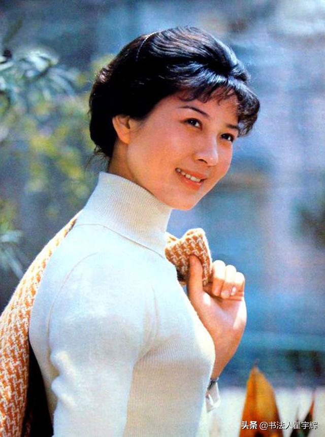 80年代的女明星,老照片中的吴海燕,恰如白莲花盛开在荷塘里