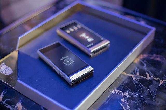 三星独家产品:w2020翻盖手机512标配18000起仅售韩国中国