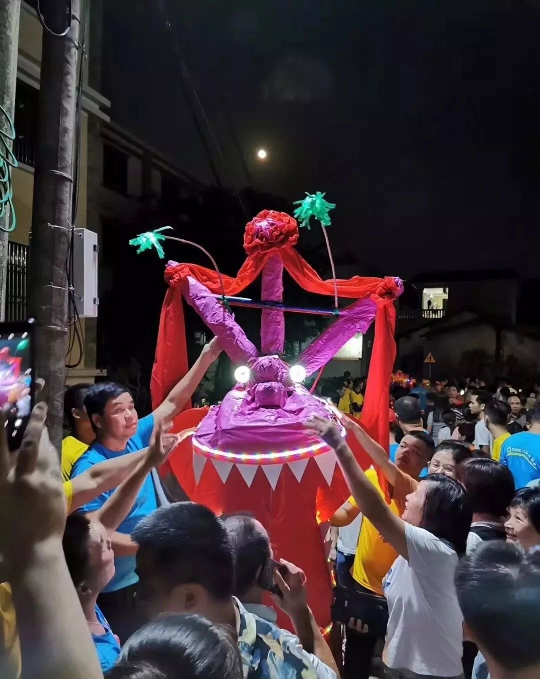 惠州惠东山区舞龙非常隆重现场人山人海