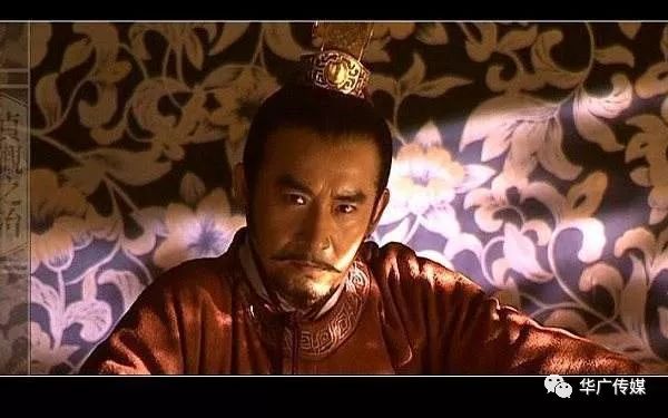 在重视法治的同时,唐太宗让臣下按宽简原则修订法律,制定出《贞观律》