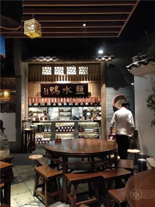 24年的老字号餐厅设计的也是古香古色