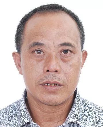 姓名:邹文高性别:男身份证:3621231967****3657地址:信丰县小江镇柳塘