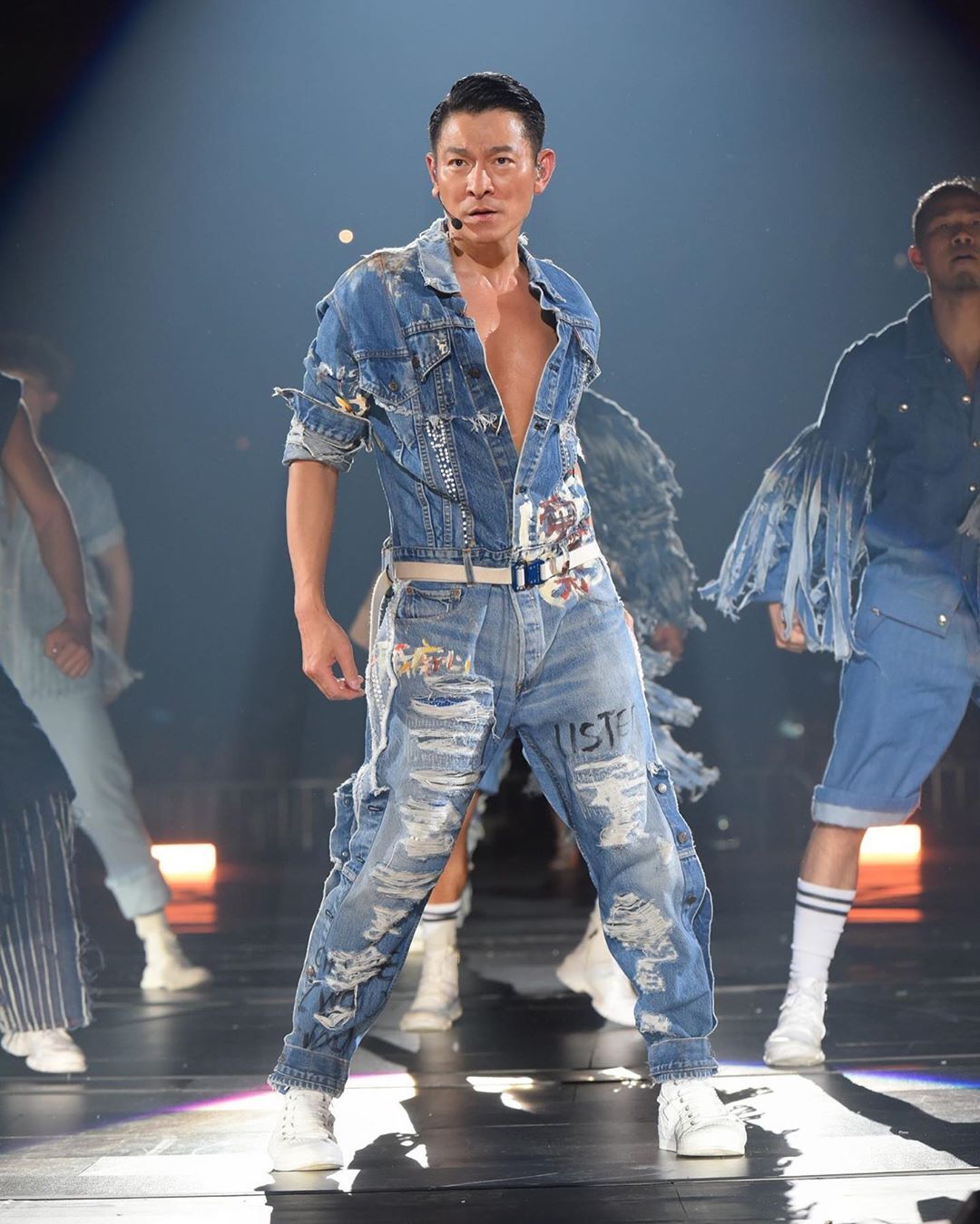 刘德华阔别14年后吉隆坡再开唱,现场造型百变依旧天王范儿