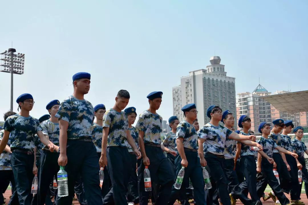 东湖学院 军训服图片