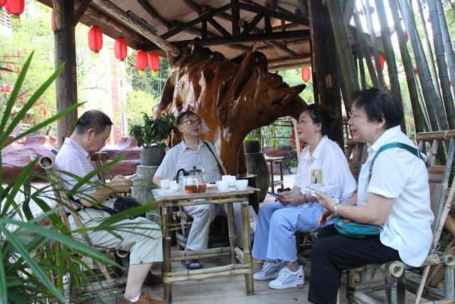 重庆家风街"凤舞中秋·诗画家风"中秋联谊会轰动山城_宾子