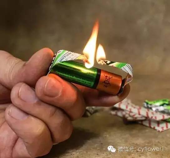 电池和锡纸生火详解▼有了火就可以做熟食啦▼找块平板石头烙饼▼最后