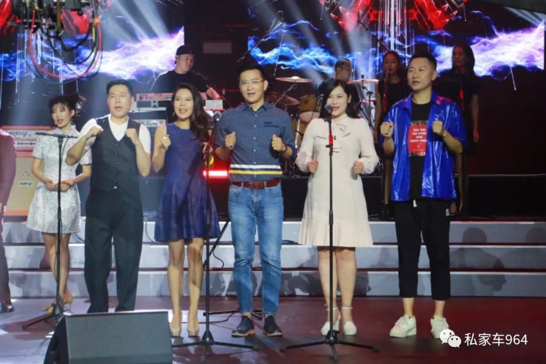 964主持人电视中秋歌会画风提前剧透